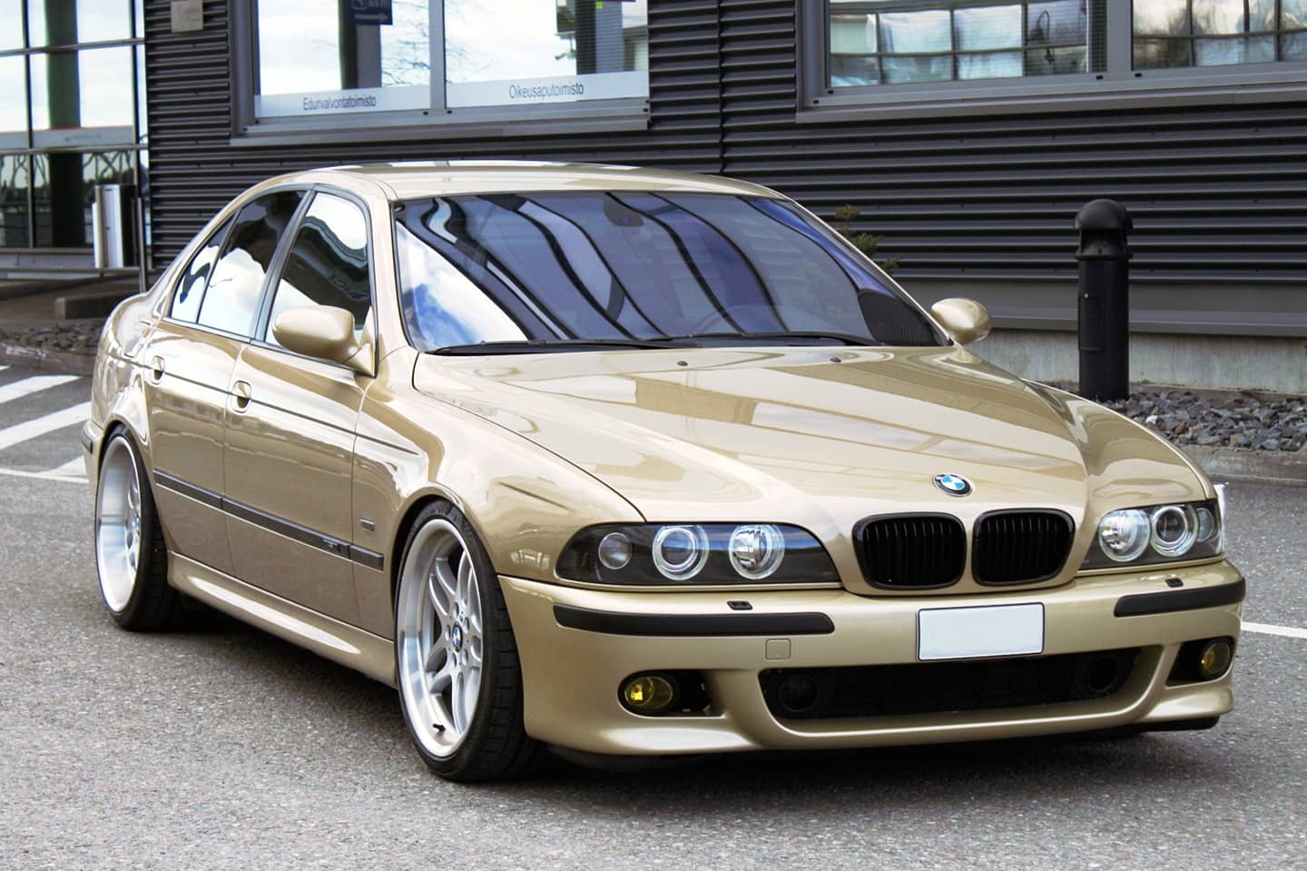 19" M-PARALLEL (STYLE 37) STYLE – F: 8.5J ET15 / R: 10J ET20 – 5x120