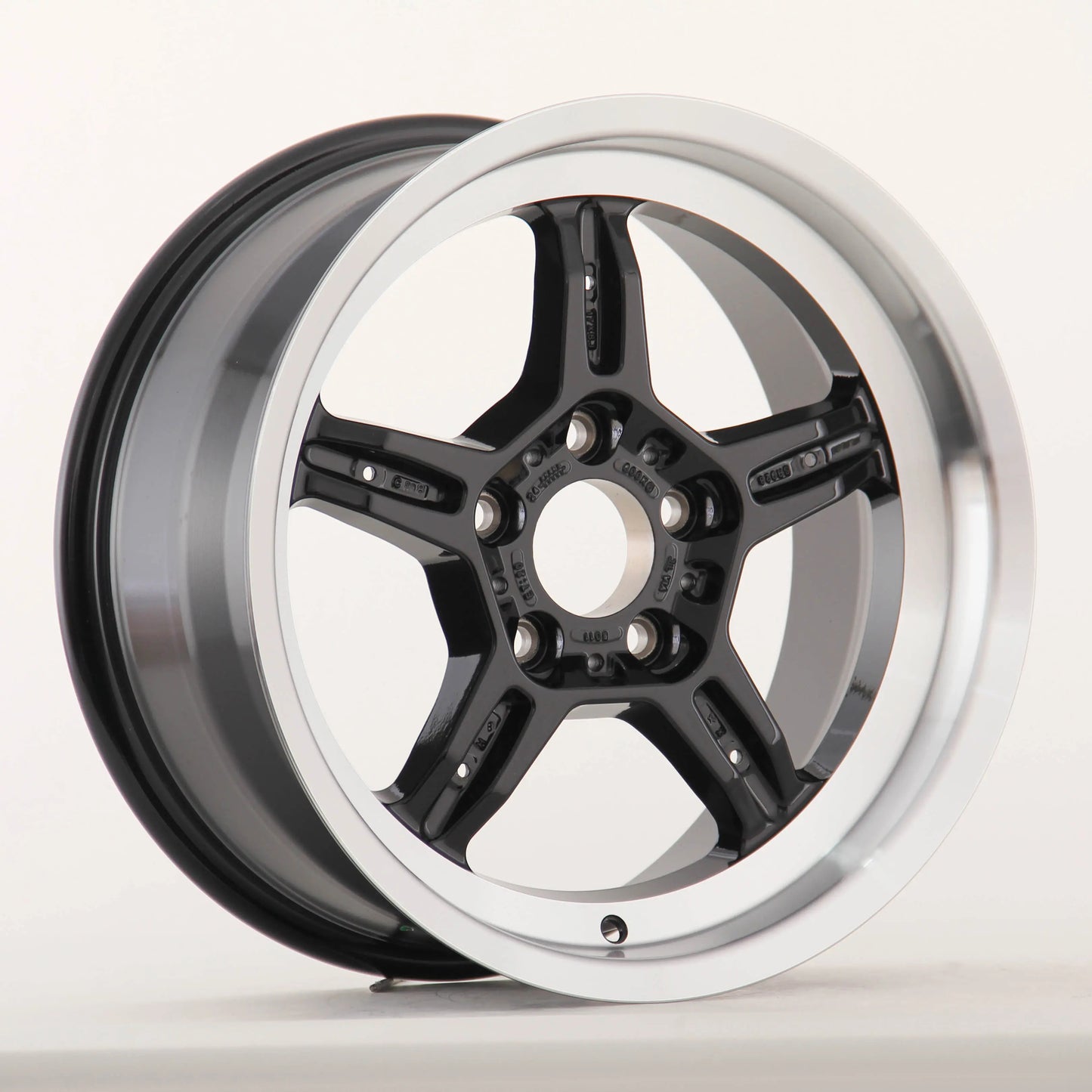 17" THROWING STAR (STYLE 21) STYLE – F: 8J ET20 / R: 9J ET22 – 5x120