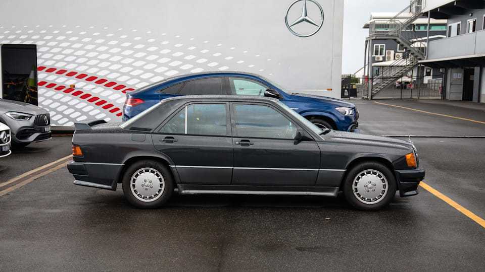 W201 AMG STYLE SIDE SKIRTS SET