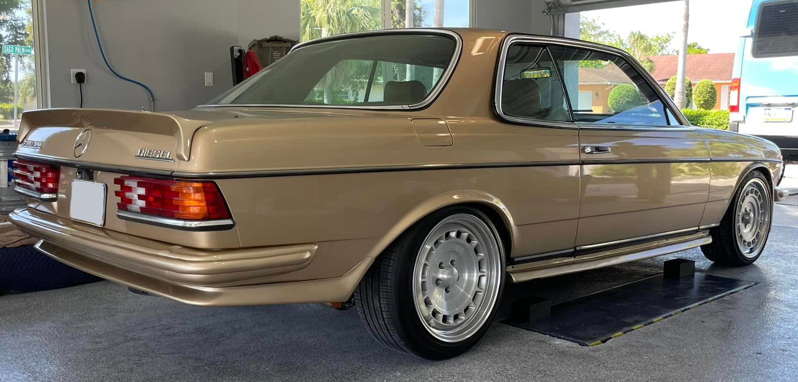 W123 AMG STYLE SIDE SKIRTS SET