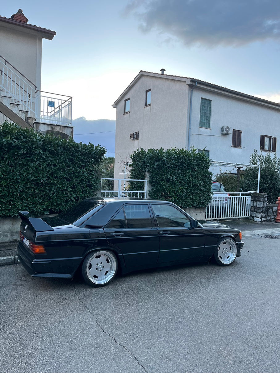 17" AERO III STYLE (PERFORMA 25) – F: 8J ET25 / R: 9.5J ET25 – 5x112