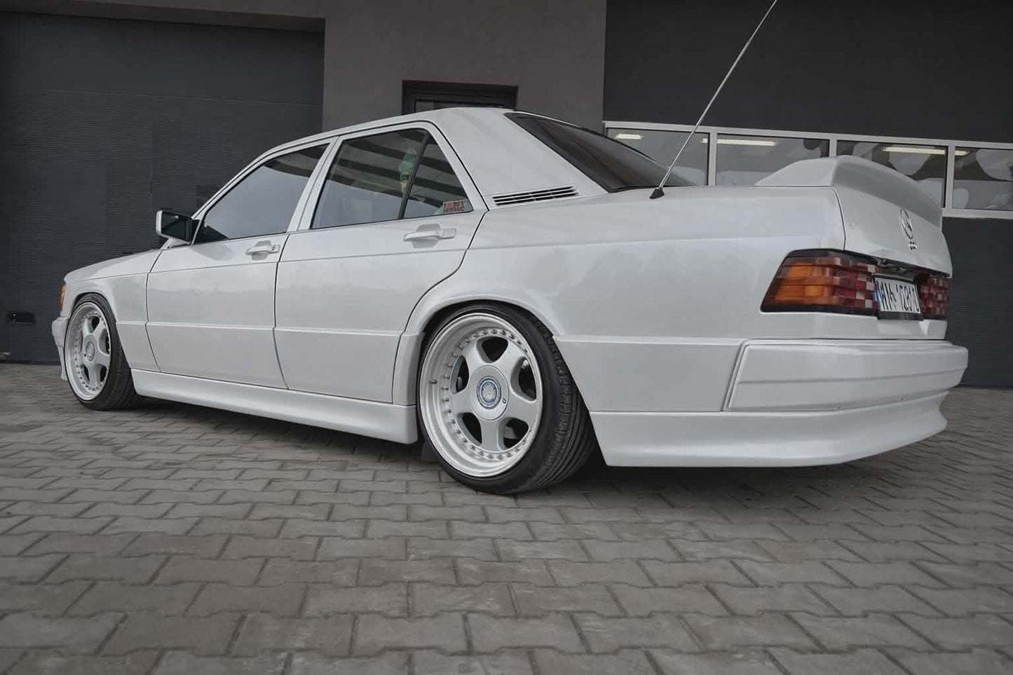 W201 KAMEI STYLE SIDE SKIRTS SET FACELIFT