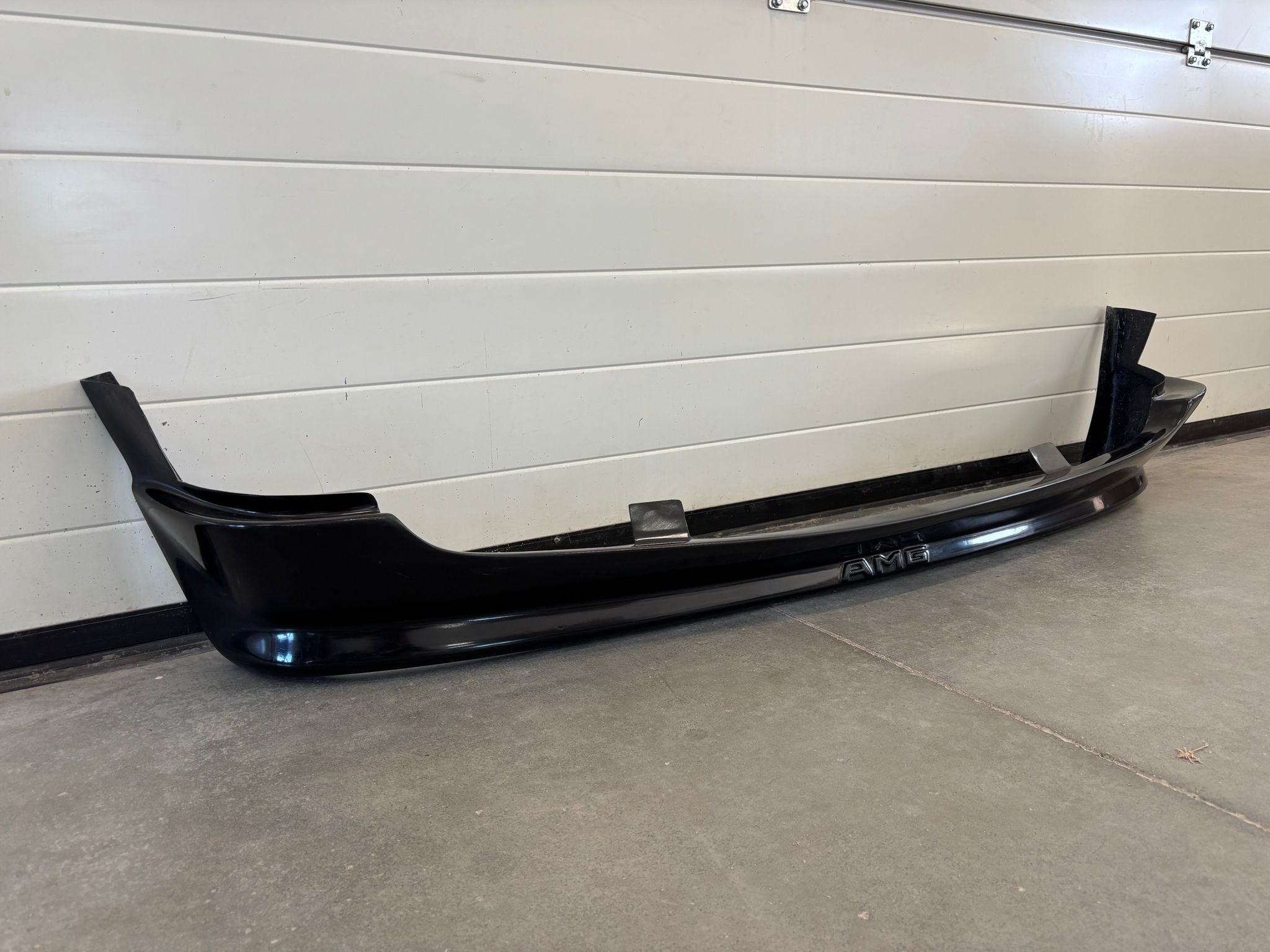 W123 AMG STYLE FRONT BUMPER ADD-ON