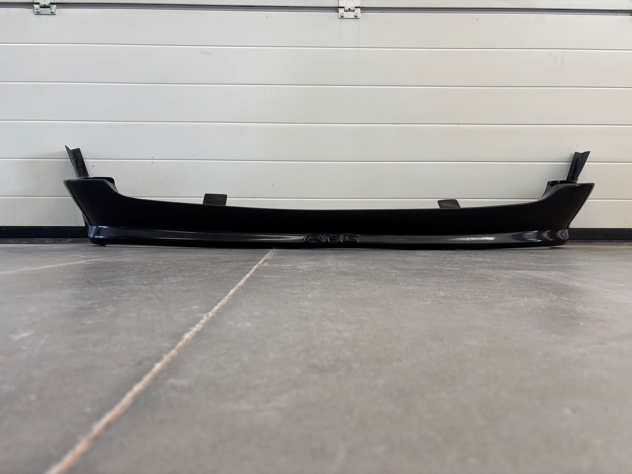 W123 AMG STYLE FRONT BUMPER ADD-ON