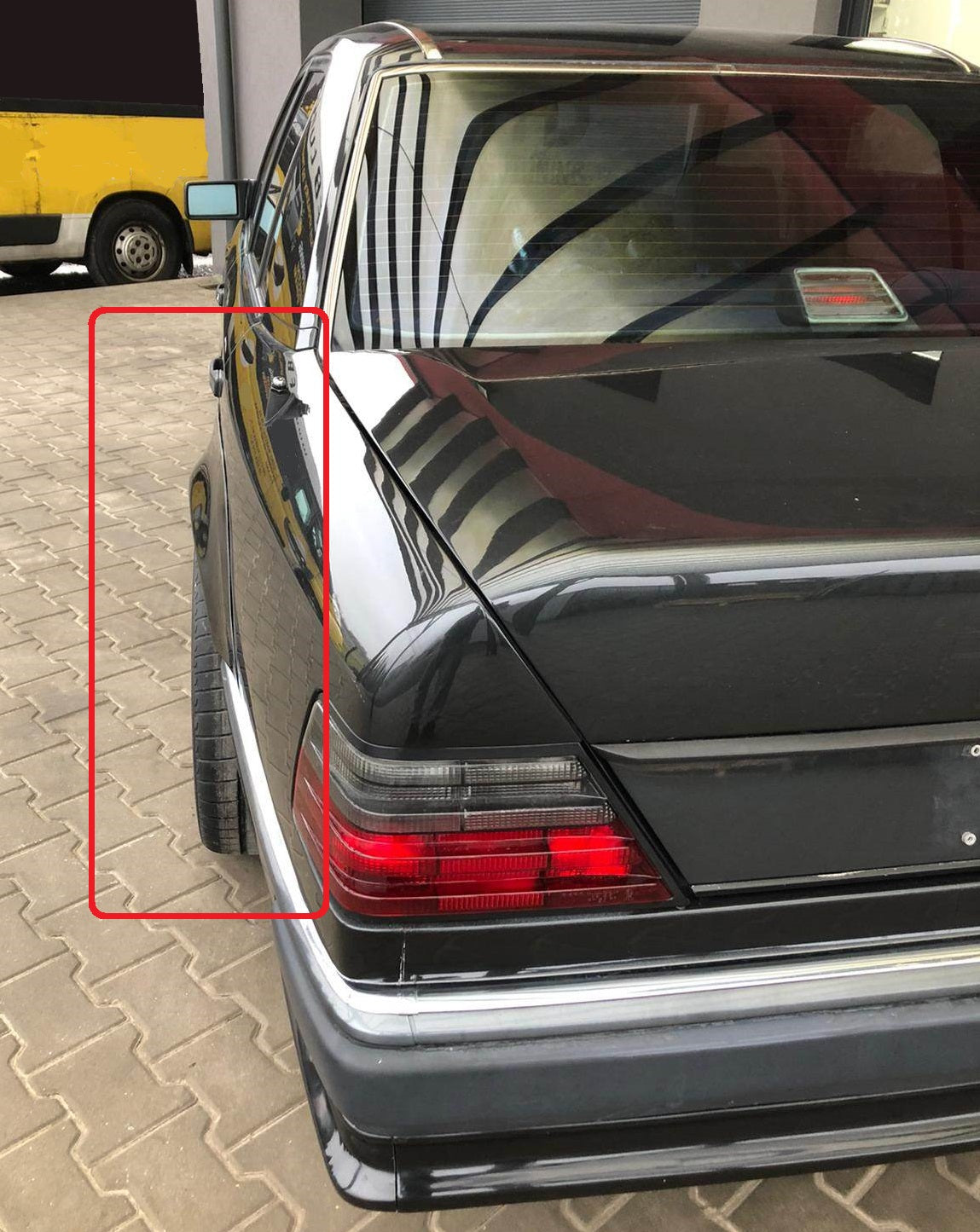 W124 SEDAN E500/E60AMG-STYLE REAR FENDER FLARES