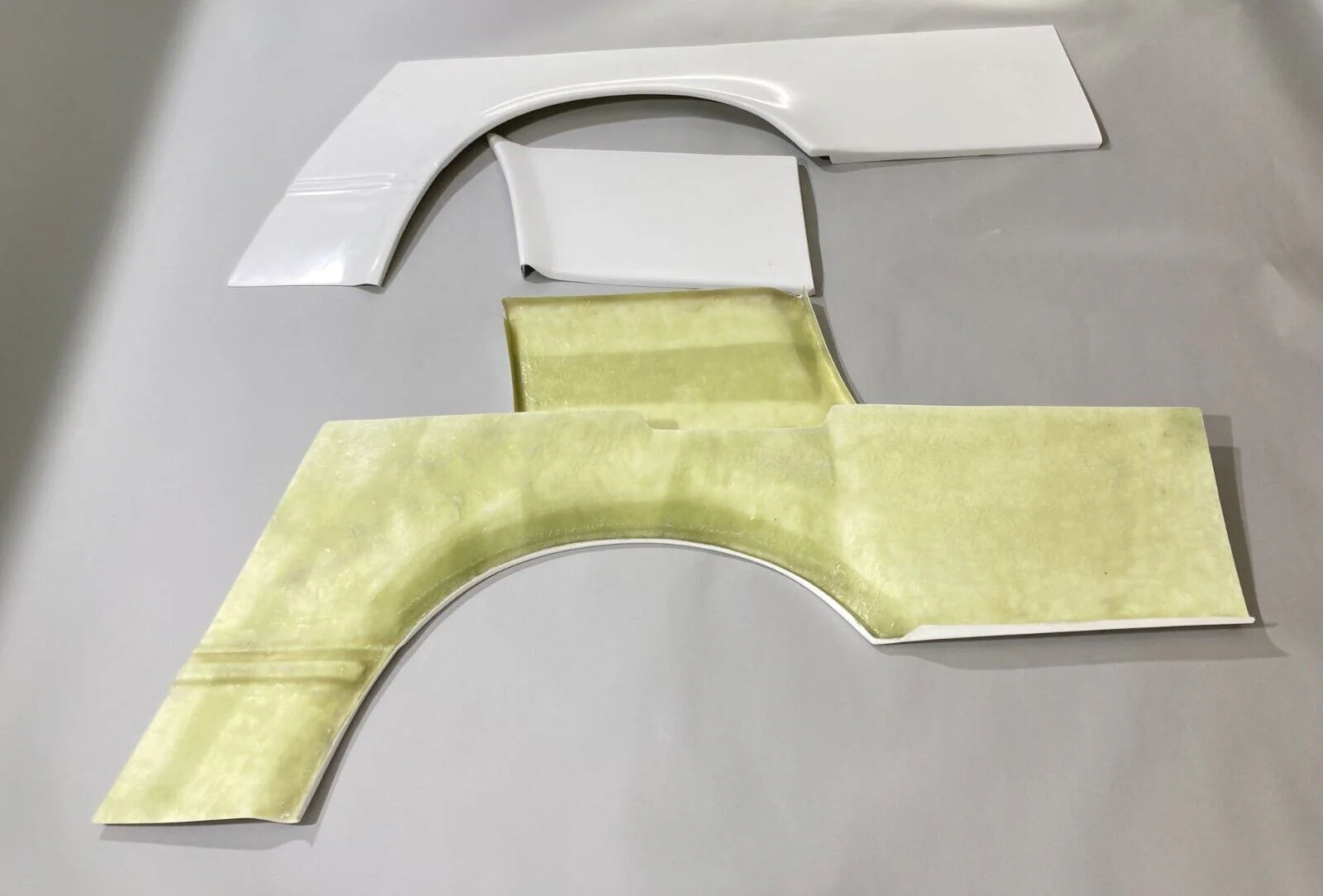 C124 COUPE E500/E60AMG-STYLE REAR FENDER FLARES