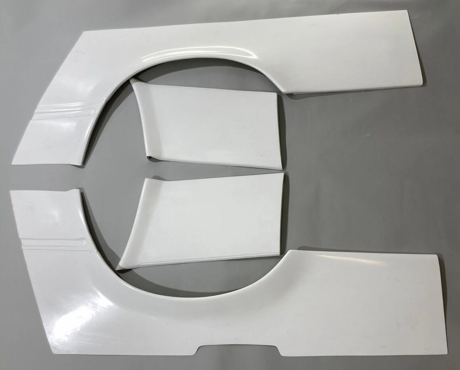 C124 COUPE E500/E60AMG-STYLE REAR FENDER FLARES